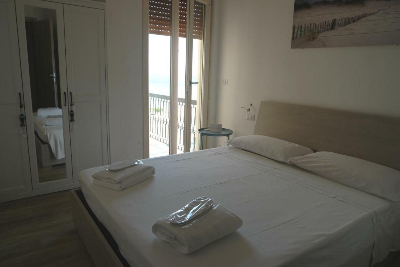Attico Galilei Fronte Mare By Salentoville Gallipoli Exterior foto